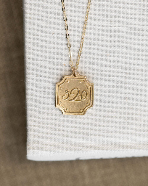 Medium Pendant Necklace 320