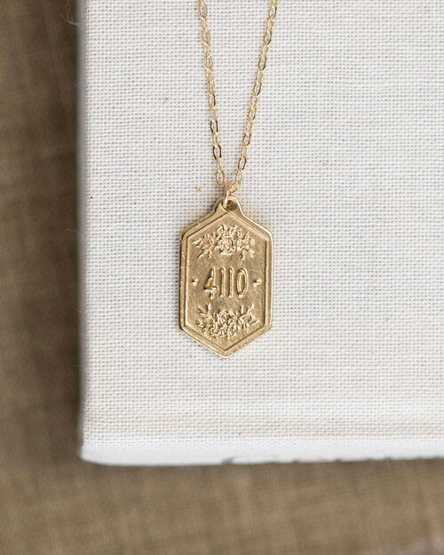 Medium Pendant Necklace 4110
