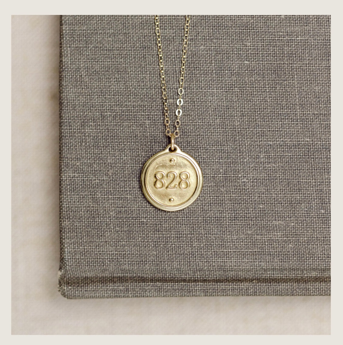 CLASSIC PETIT NECKLACE